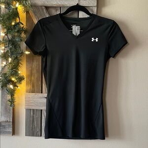 Under Armour Women's Black Short Sleeve Tee (fits like a Small/Medium)